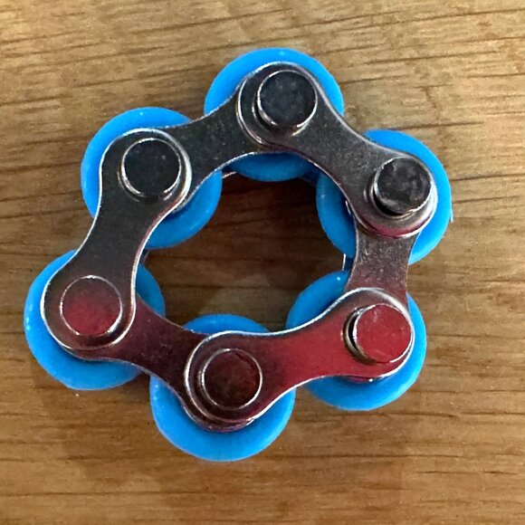 Fidget Toy: 4 Piece Flippy Roller Flick (Bike) Chain Fidget Toys with Case - Picture 9 of 16